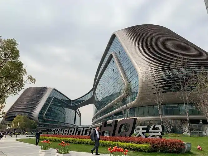 直租稀有餐饮独立店招特色餐饮小吃,上海长宁北新泾凌空soho(商业)