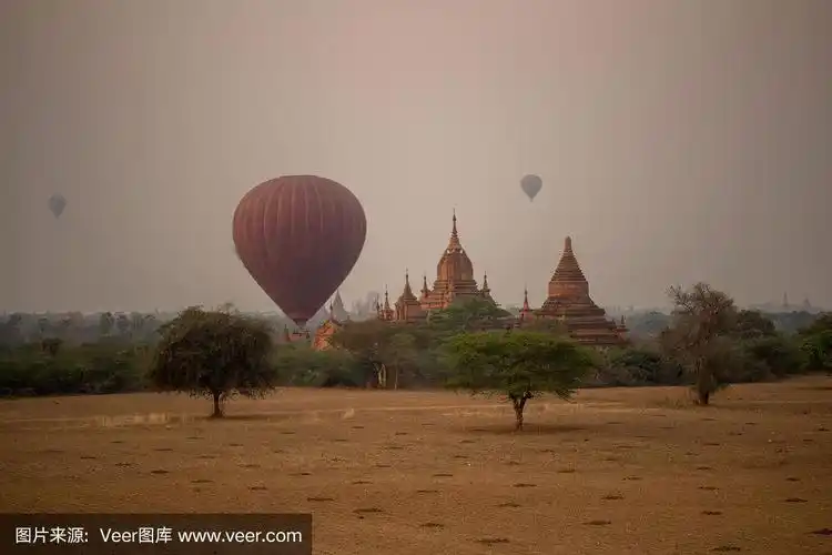 缅甸蒲甘寺庙上空的热气球