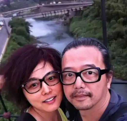 张延:嫁大5岁香港丈夫张锦程,婚后生一女,如今生活怎么样了?