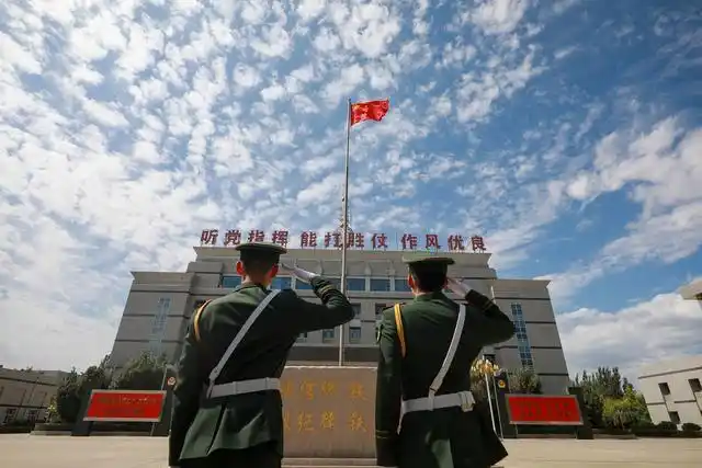 武警新疆总队克拉玛依支队举行2022年夏秋季士兵退役仪式暨表彰大会