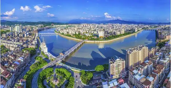 梅州城区全景(宋志锋  摄).jpg