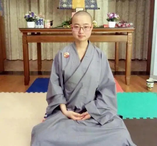 女大学生剃度出家,法号"才真旺姆",高原上修行,让人惋惜!