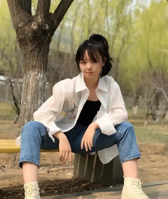 16岁"小宝钗"钟宝儿近照曝光,脸型稍显圆润,却依旧灵动可爱|脸型|小宝