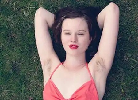 刘亦菲,范冰冰等女星当众露腋毛,性感还是辣眼睛?