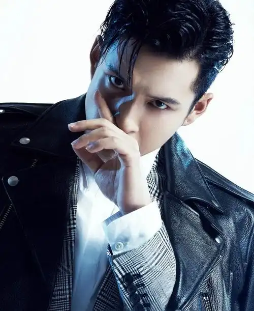 韩东君迷彩外套痞帅写真韩东君帅气时尚写真