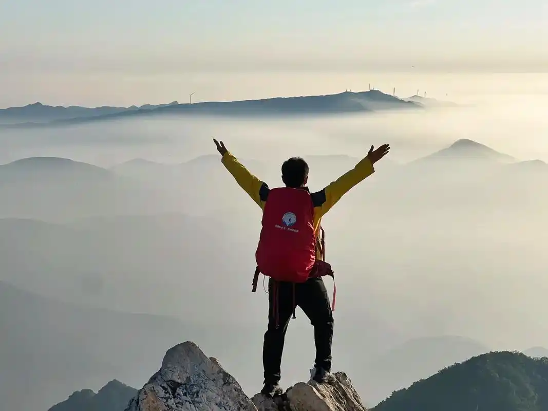 嵩山峻极峰海拔1492米 是嵩山最高峰 由自媒体爆 - 抖音