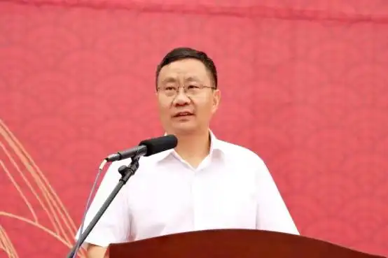 思想政治课大讲堂一一隆回县委书记刘军到县职业中专讲授思想政治课