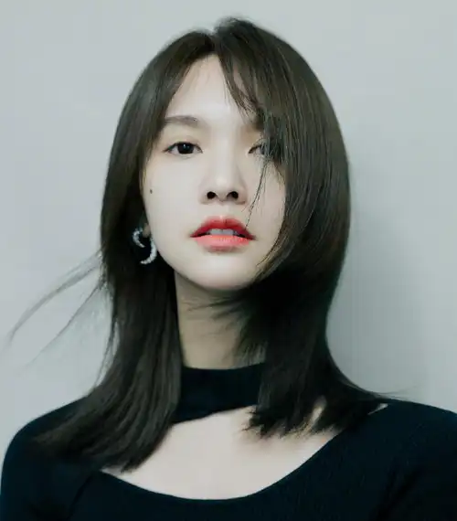 杨丞琳晒中长发造型,带绿棕色美中带飒,网友:有点乌梅子酱_李荣浩