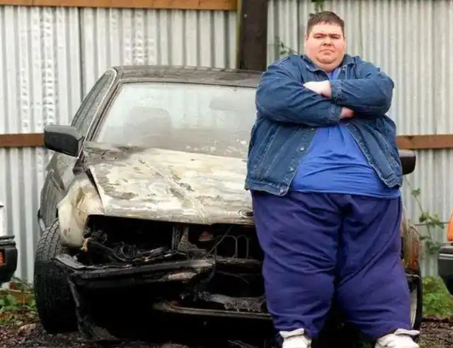 英国第一胖男6年没离家每天吃250碗饭热量体重曾超800斤