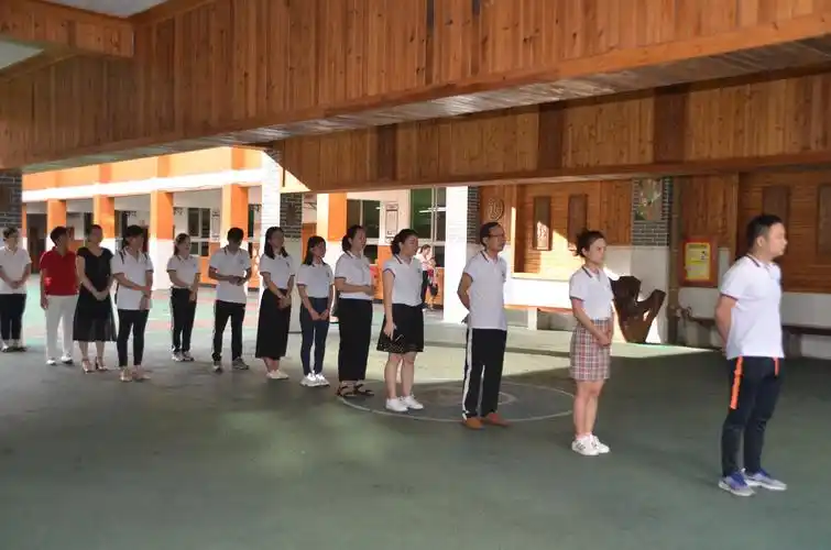 海口海天学校第四届经典考级活动表彰大会 - 美篇