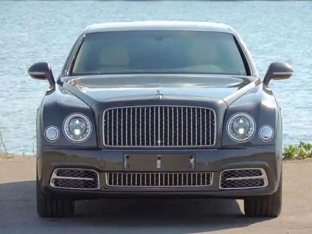 19款宾利慕尚68t现车天津港最新报价