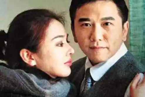 偏爱美人的温兆伦被李美玲打动,两人恋爱并结婚.