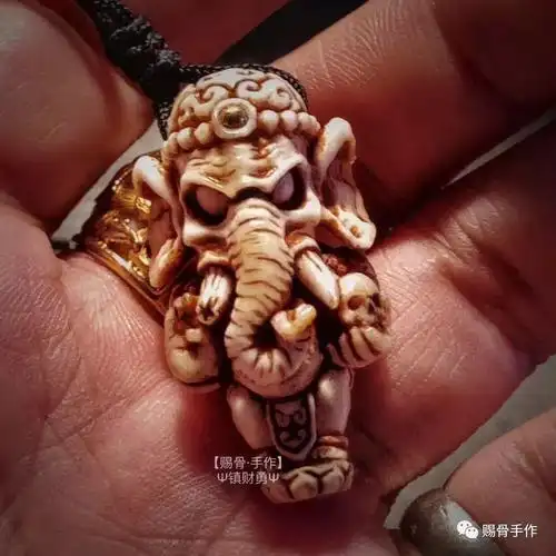 经典版本的【镇财勇】选料 为特级 日本虾夷鹿角 质地坚硬 温润 佩戴