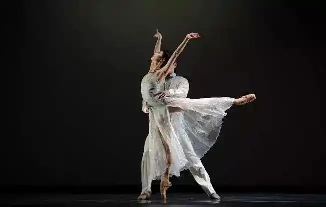 精彩舞蹈 双人华尔兹舞开场唯美秀