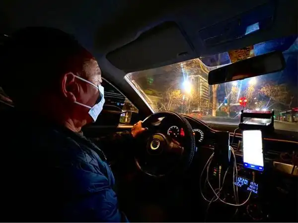 豫跃2021燃情2022愿国家昌盛家人平安跨年夜出租车司机的平凡愿望