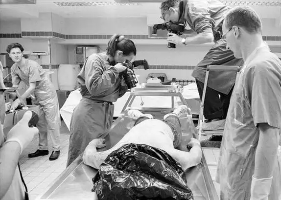 胆小慎入实拍真实法医解剖室组图