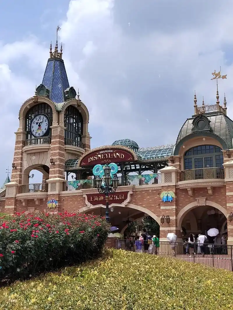 上海迪士尼乐园 #梦幻城堡 #上海迪士尼烟火美景图 ! - 抖音