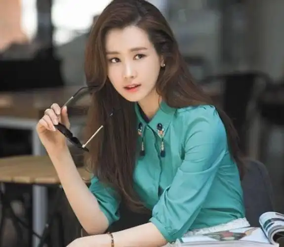 李多海经纪公司(经纪人)怎么联系【热点:梁朝伟参演《无名》】