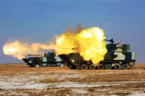 奇特炮弹:打坦克连玻璃都震不坏,车内士兵却全部阵亡