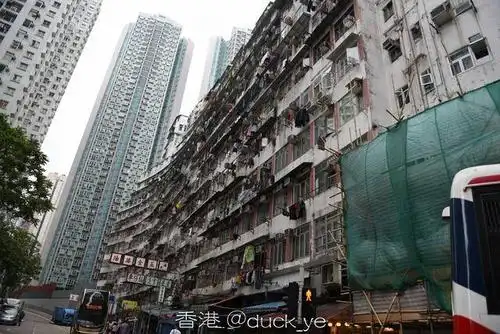 香港房屋密度最高的地方,住了上万"贫困人口",游客争着来拍照