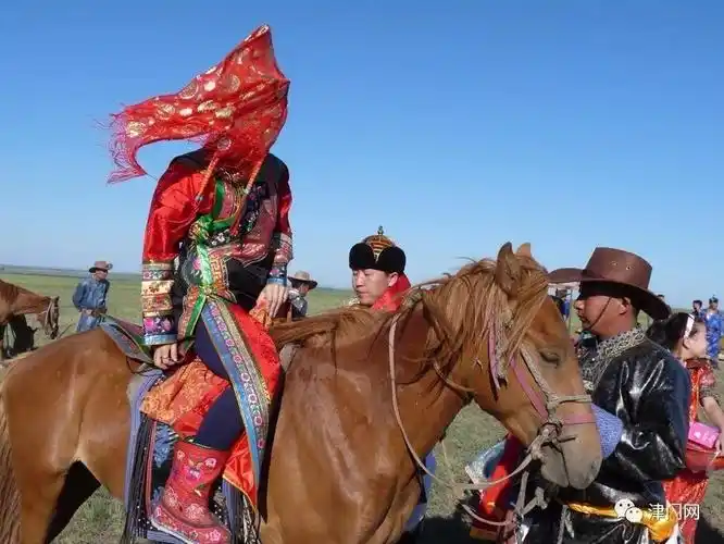 19, 新郎将新娘周上坐骑20, 上坐骑的新娘风采21, 娶亲送亲马队融合一