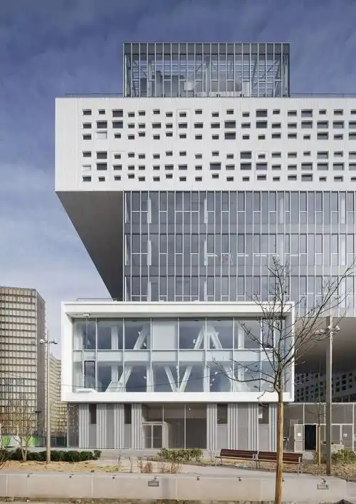 最新办公大楼设计 · 4款