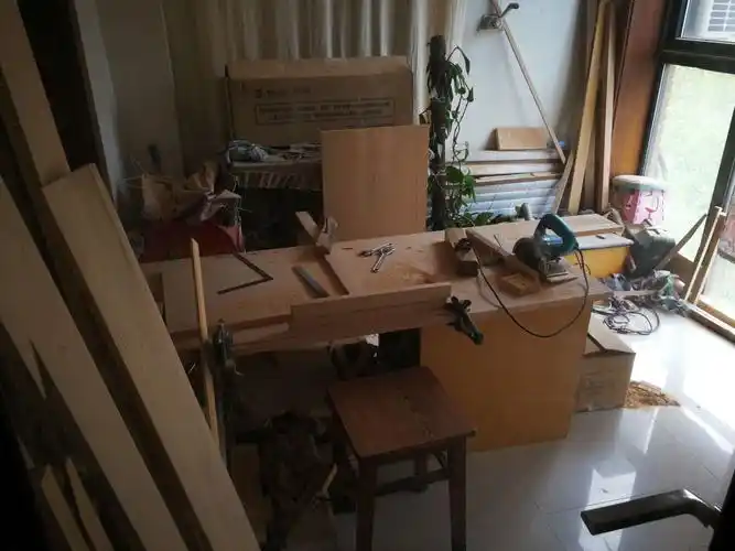 自制卡具……,用块整木材当工作台,整个一个木工小作坊就准备开工了