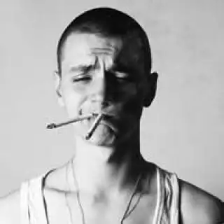 qq头像男生抽烟个性签名