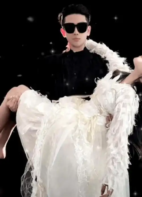 原创网红霸总林锡终于露脸看清正脸照后他一顿吃几个李现