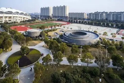 苏州震泽中学的天文公园