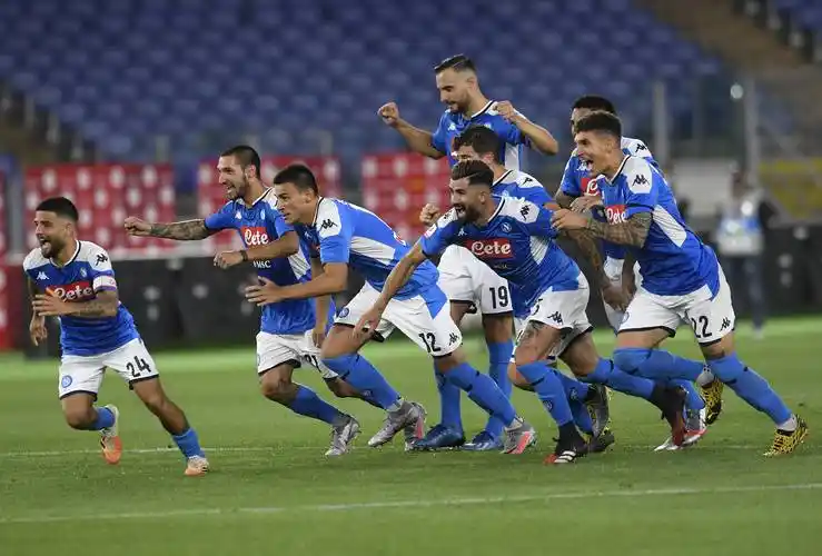 足球——意大利杯:那不勒斯夺冠