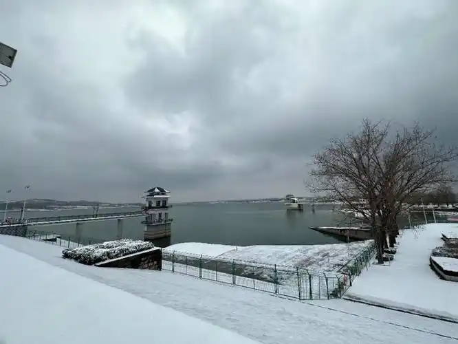 图集沉醉在冬季昌乐仙月湖火山地质公园雪景美如画