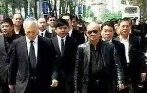 五六十年代,外省挂黑帮四海帮,竹联帮横空出世,严重挤压了本地角头