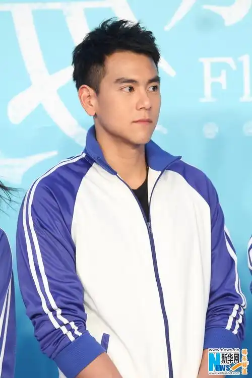 图倪妮彭于晏穿高中校服嘟嘴卖萌张一白萌导