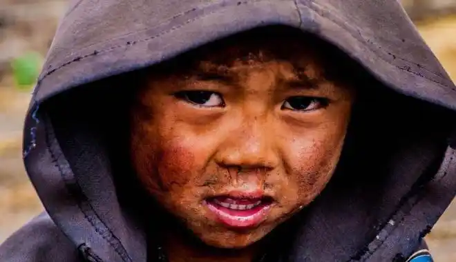 农村留守孩子为何这么脏7张图提醒我们精准扶贫得先扶精气神