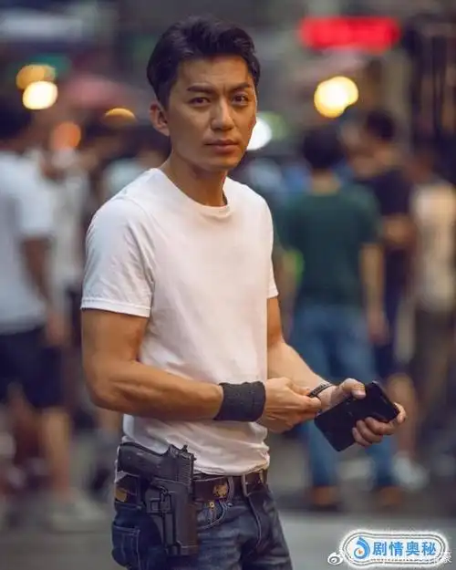 tvb小生袁伟豪太拼命为新剧不惜瘦骨嶙峋,父亲离世三日便开工