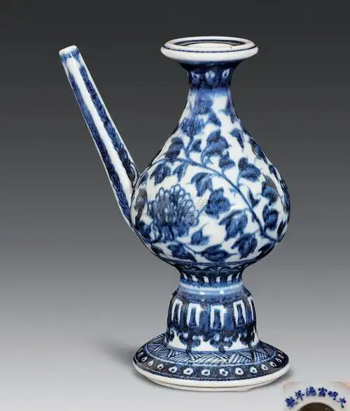 0823 明宣德 青花缠枝花卉纹军持