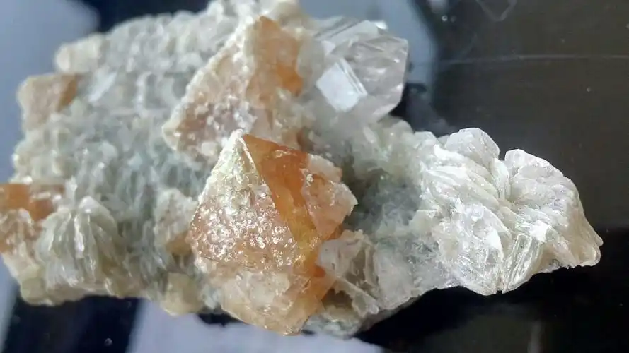 第七十九期个人大众群矿物交流活动预报(8月18号晚上七点四十开拍)