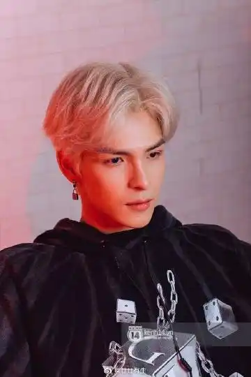 在油管上的标签】作如下翻译:nguyentrantrungquan :q哥denisdang