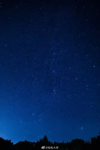 杜伦的星空中不见月亮……已经被你吃掉了吧?中秋快乐!