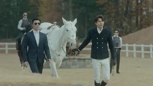 《the king:永远的君主》4大话题彩蛋 李敏镐专属公仔,同《鬼怪》有关