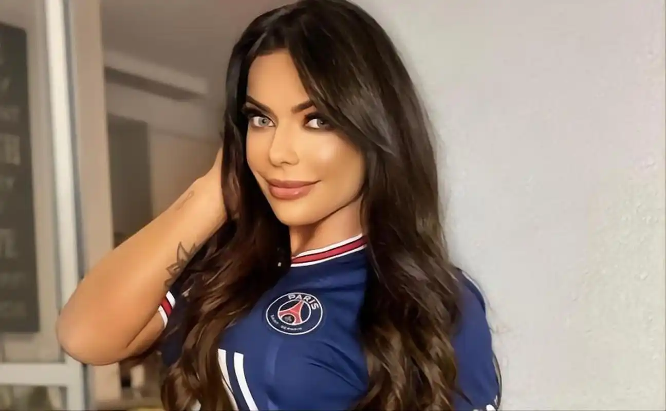 巴西美臀冠军怒批法蒂:他不配穿10号,这是对梅西的不尊重  在欧联杯