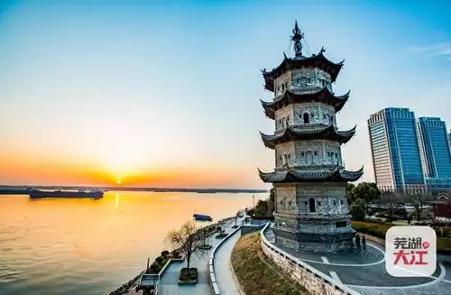 在芜湖,我劝你坐一次轮渡!