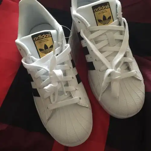 阿迪达斯 金标贝壳头 帮忙鉴定下!谢谢