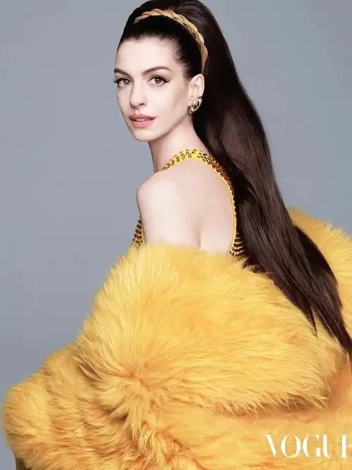 安妮海瑟薇港版vogue十月刊封面