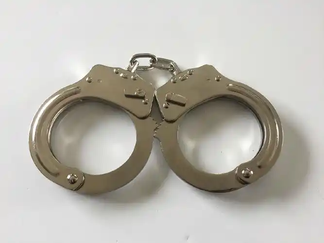 女子报警称手机被偷,没想到把自己送了进去