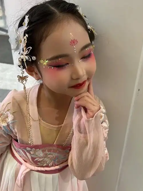 汉服妆容儿童演出舞台妆
