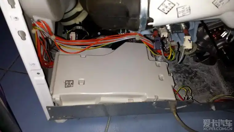 老款洗衣机保险丝 小天鹅洗衣机保险丝在哪里