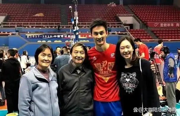 像林丹和谢杏芳都是羽毛球运动员,施之皓与李楠都曾经是乒乓球运动员