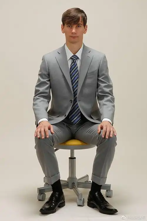 穿西服的360度男性坐姿参考酷更多19张微来自在画速写微博